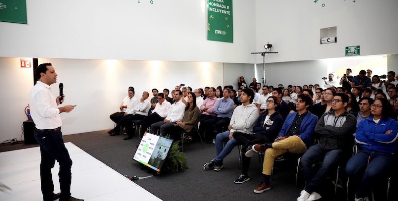 Se reúne el Gobernador Mauricio Vila Dosal con estudiantes del Instituto Tecnológico del Petróleo y Energía